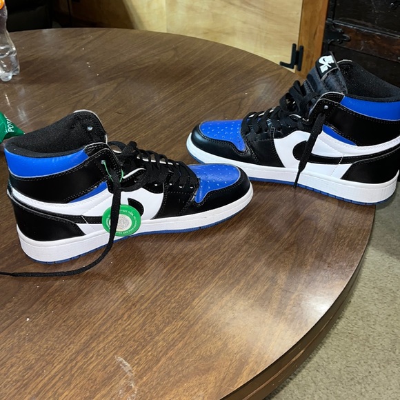 Jordan 1 Retro High OG 'Royal Toe', stock X verified tagged, barely used if ever - Picture 5 of 9